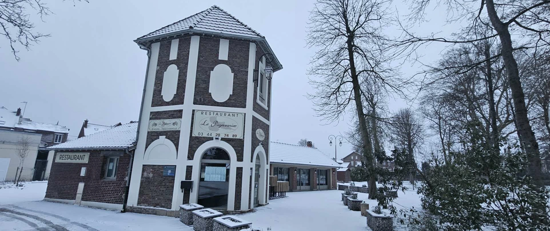 Restaurant Le Pigeonnier sous la neige